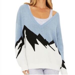 Beach Riot Women's Blue and White V-Neck Sweater